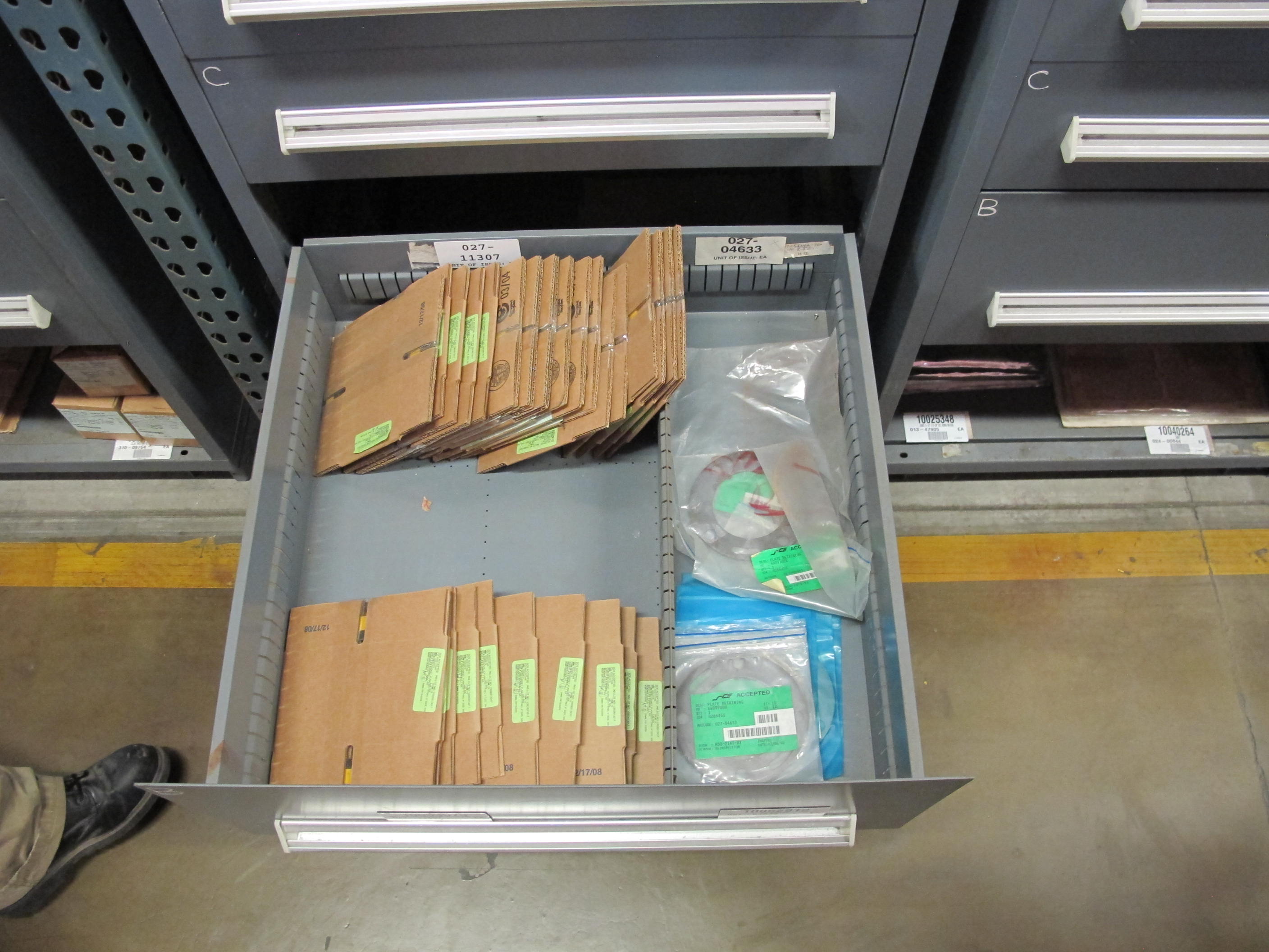 STANLEY VIDMAR HEAVY DUTY 5-DRAWER PARTS CABINET W/ CONTENTS (W-50) LOADING & HANDLING FEE $25-